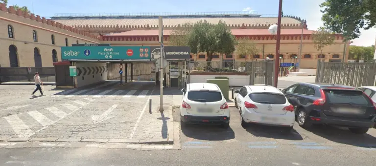 Parking en plaza de Armas - Sevilla